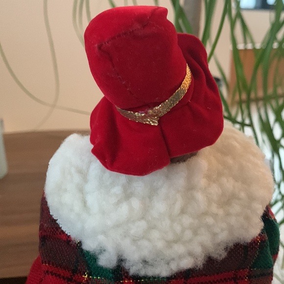 Vintage Holiday Carolers Figurines - Picture 7 of 12